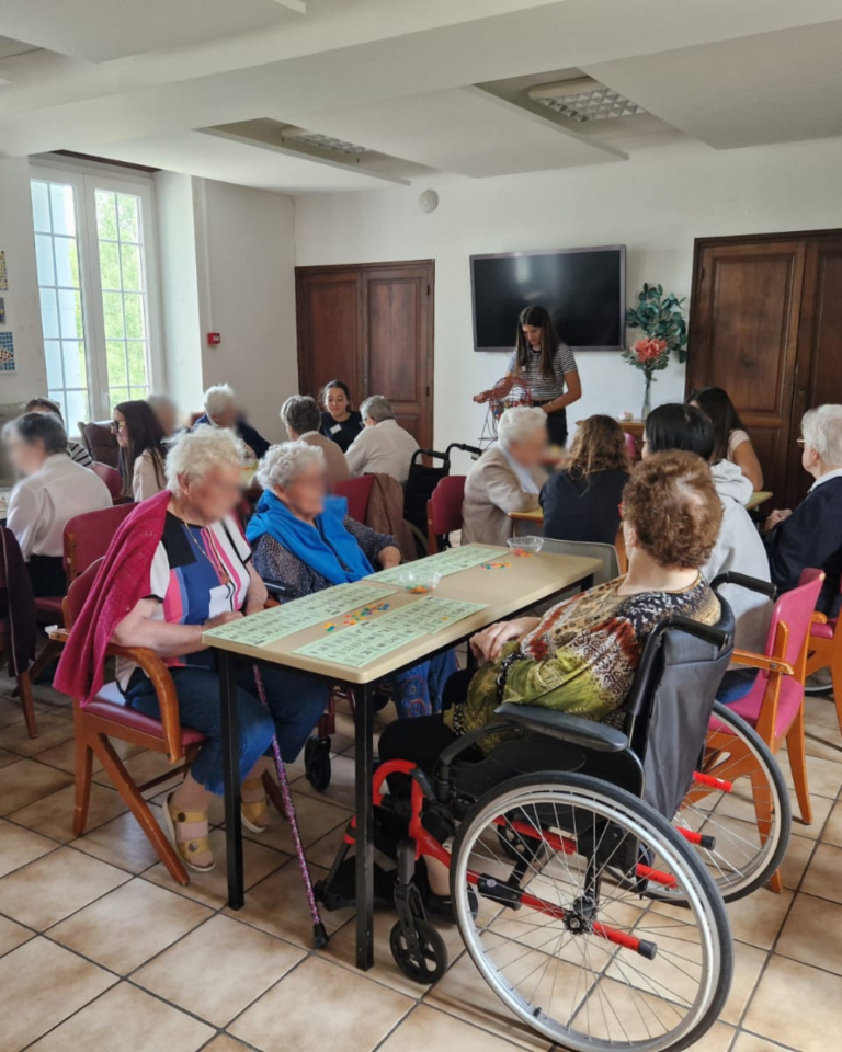 Les élèves de la filière ASSP ont animé un loto auprès des résidents de l'ehpad Andaula.