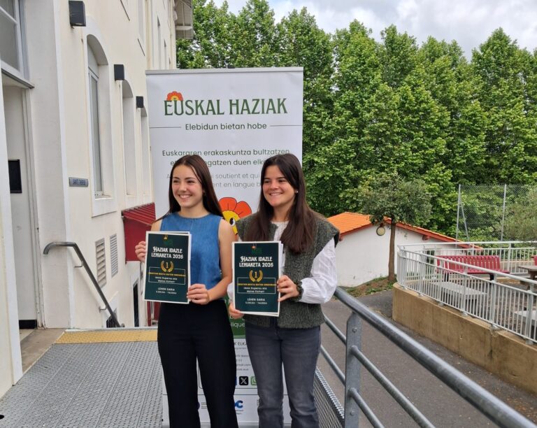 Les élèves bilingues de première de la spécialité basque (LLCR Euskara) ont participé au concours d’écriture organisé par l’association Euskal Haziak.
