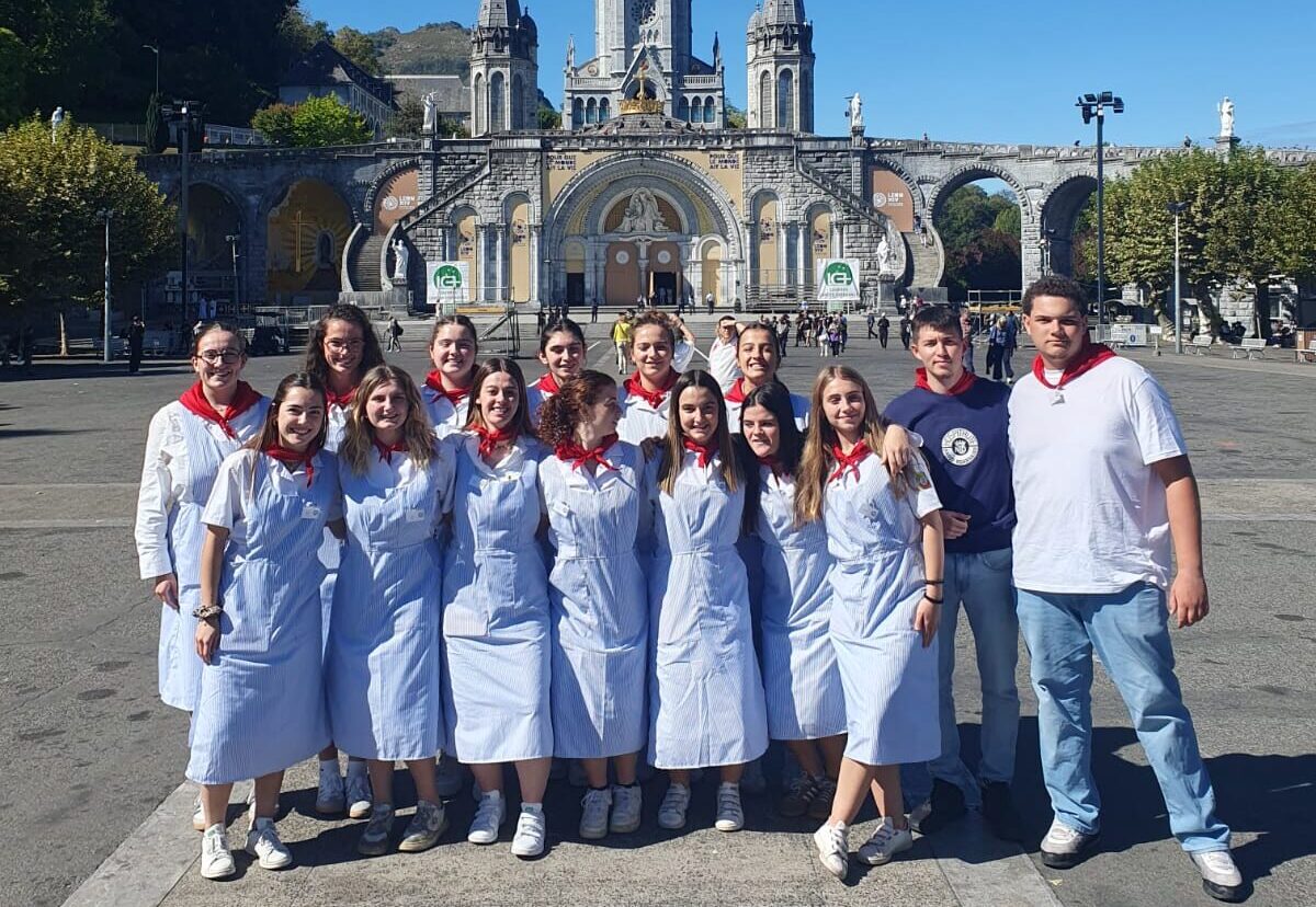 Les élèves ont accompagné les pèlerins aux côtés de l'Hospitalité Basco-Béarnaise.